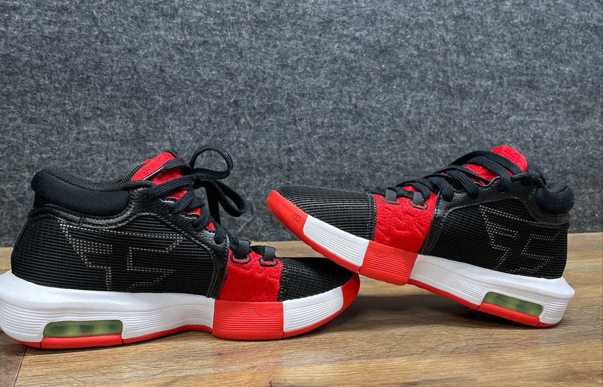 Nike LeBron Witness 8 Bred Basketball Shoes Size 5.5