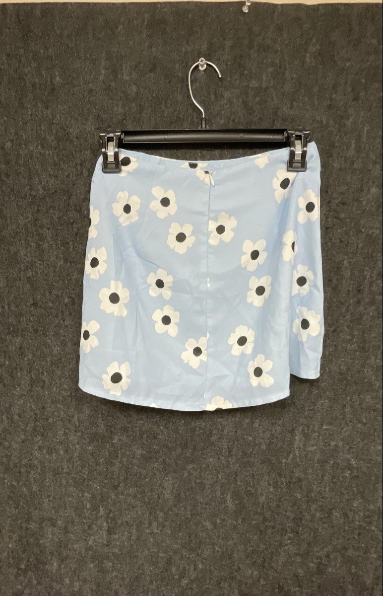 Princess Polly Women's Light Blue Daisy Floral Mini Skirt Sz 2