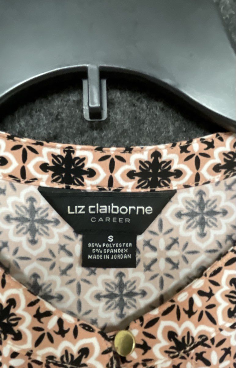 Liz Claiborne Career Women's Peach Medallion Print Split Neck Cap Sleeve Sz S