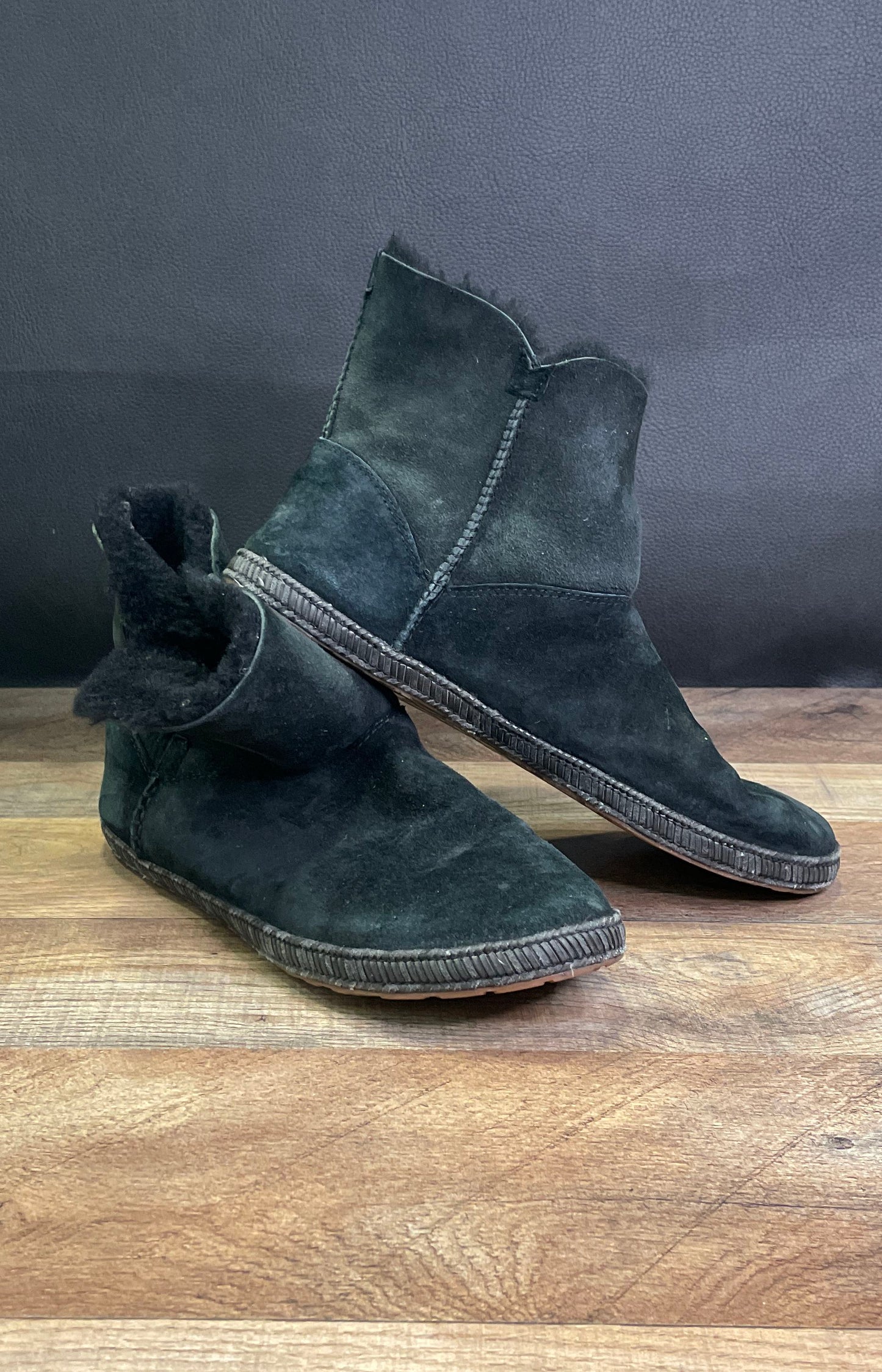 UGG Garnet Black Suede Shearling Lined Short Ankle Boots Women's Size 10