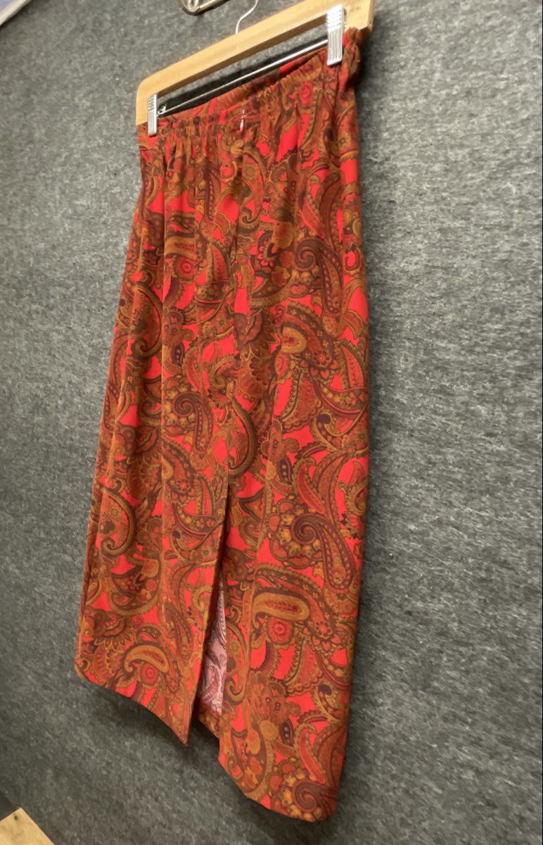 Vintage 90s Women's Red Paisley Print Midi Straight Skirt Elastic Back Waist
