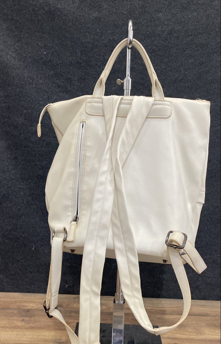 Vivayou White Pebbled Convertible Backpack Tote Bag Silver Lightning Bolt Zipper