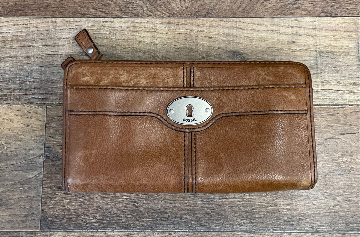 Fossil Brown Leather Keyhole Zip Around Clutch Wallet Large