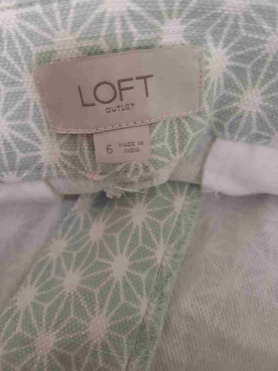 Loft Outlet Women's Light Green Geometric Starburst 4" Inseam Shorts Size 6