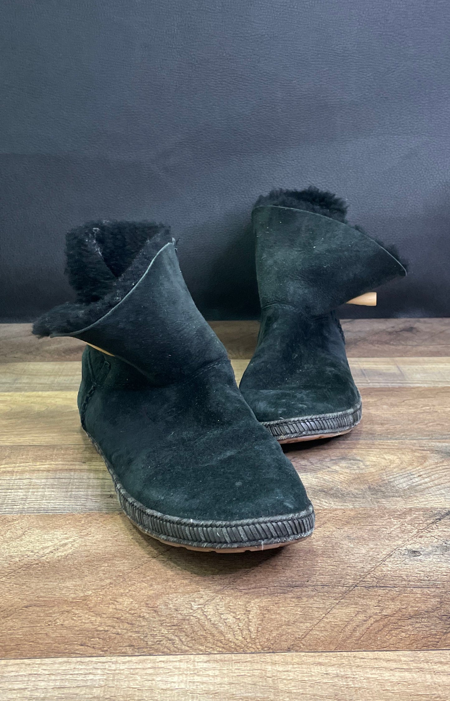 UGG Garnet Black Suede Shearling Lined Short Ankle Boots Women's Size 10