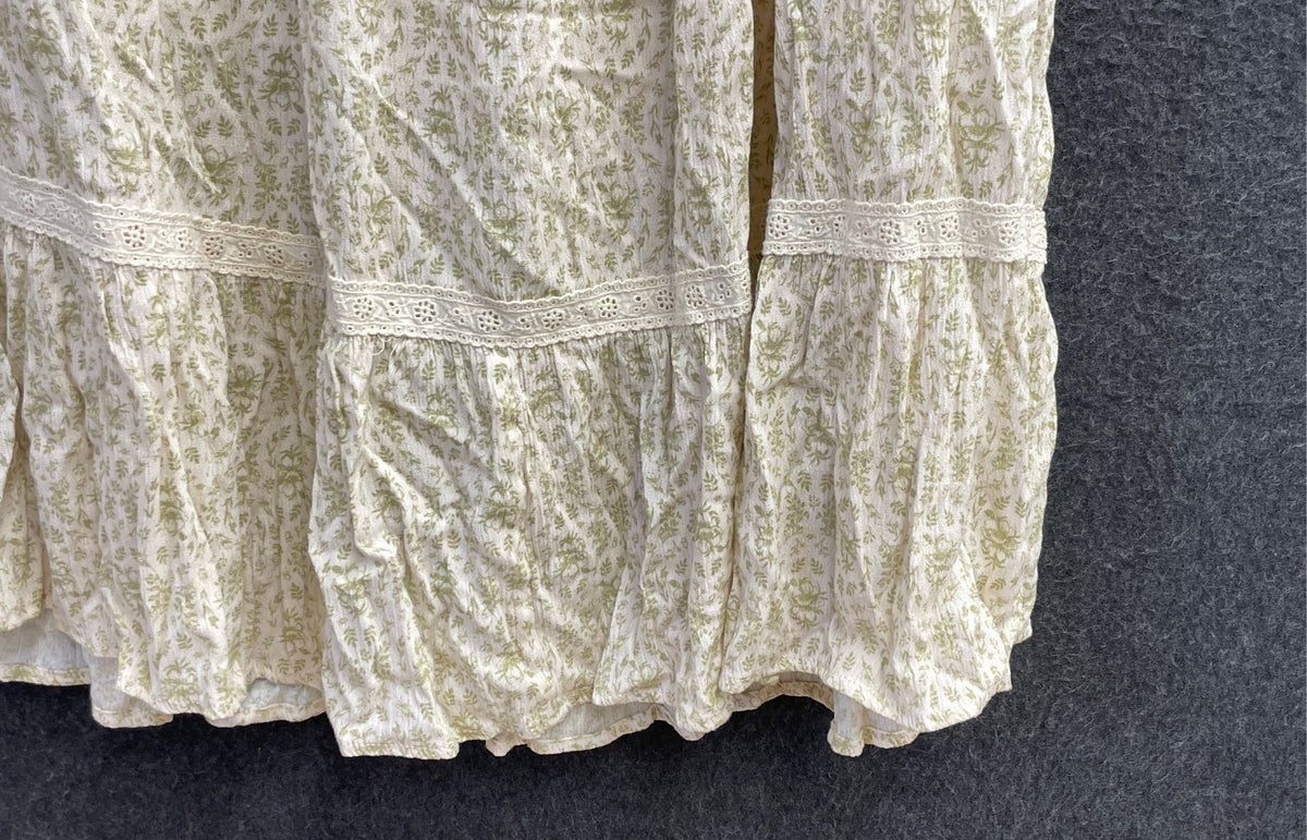 Celebrity Pink Women's Bridgerton Tiered Floral Skirt Green Cream Lace Sz L