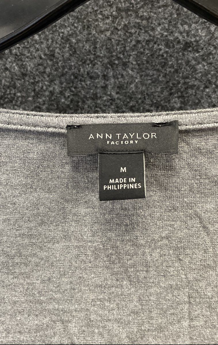 Ann Taylor Factory Women's Gray Heather Long Sleeve Scoop Neck Top Sz M