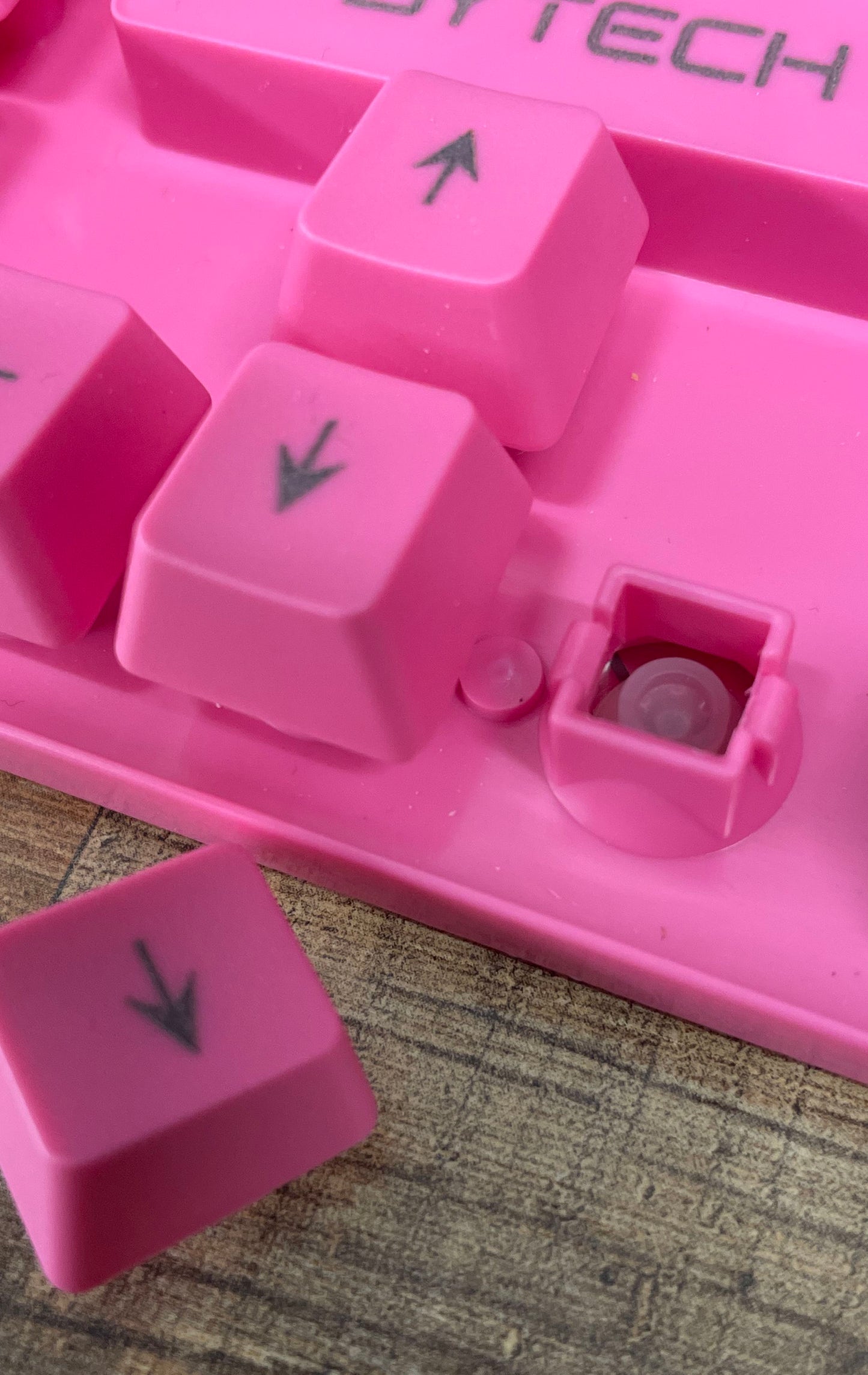 Bytech Rubber Dome Pink "Gaming" Keyboard [IOB]