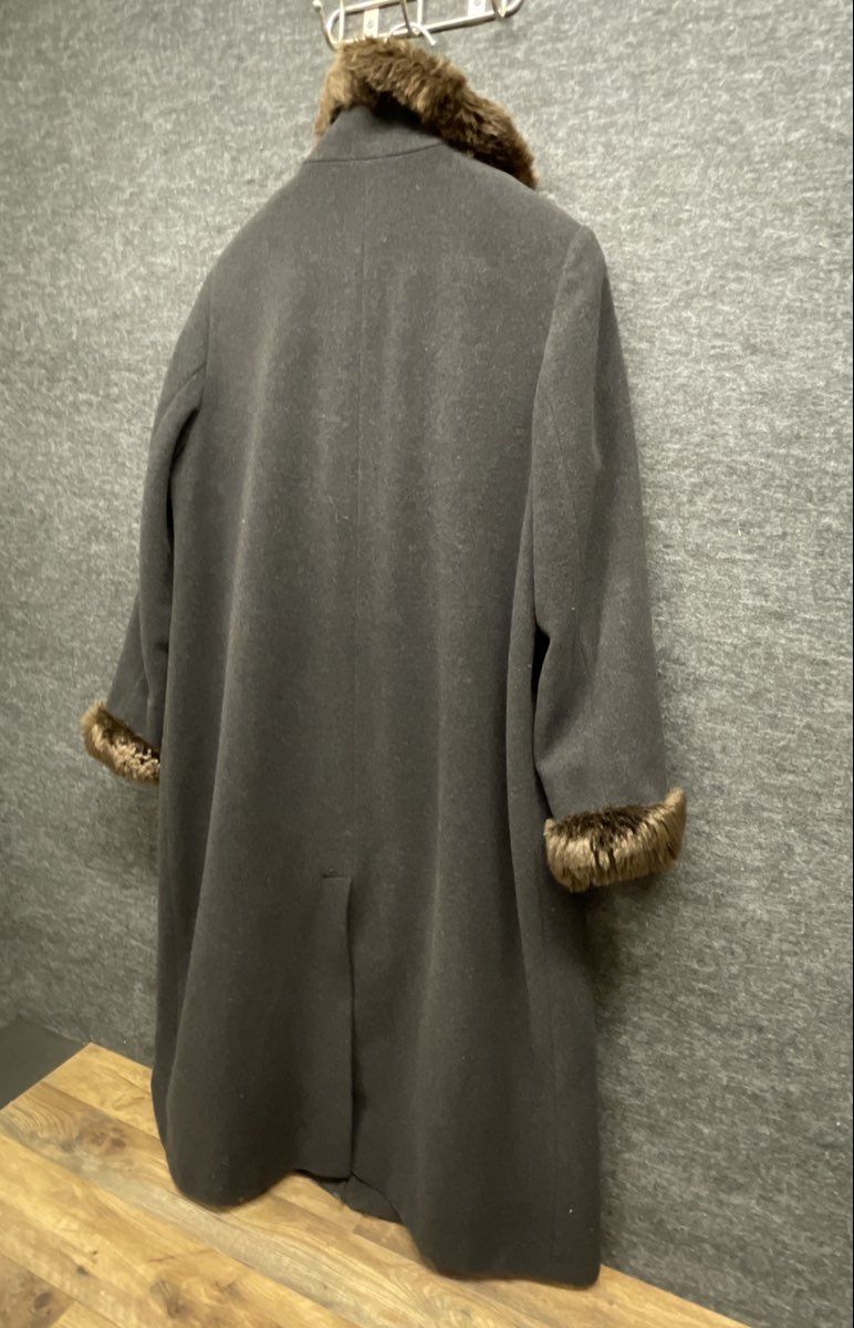 Jones New York Women's Black Long Overcoat Faux Fur Trim Snap Closure Size 10