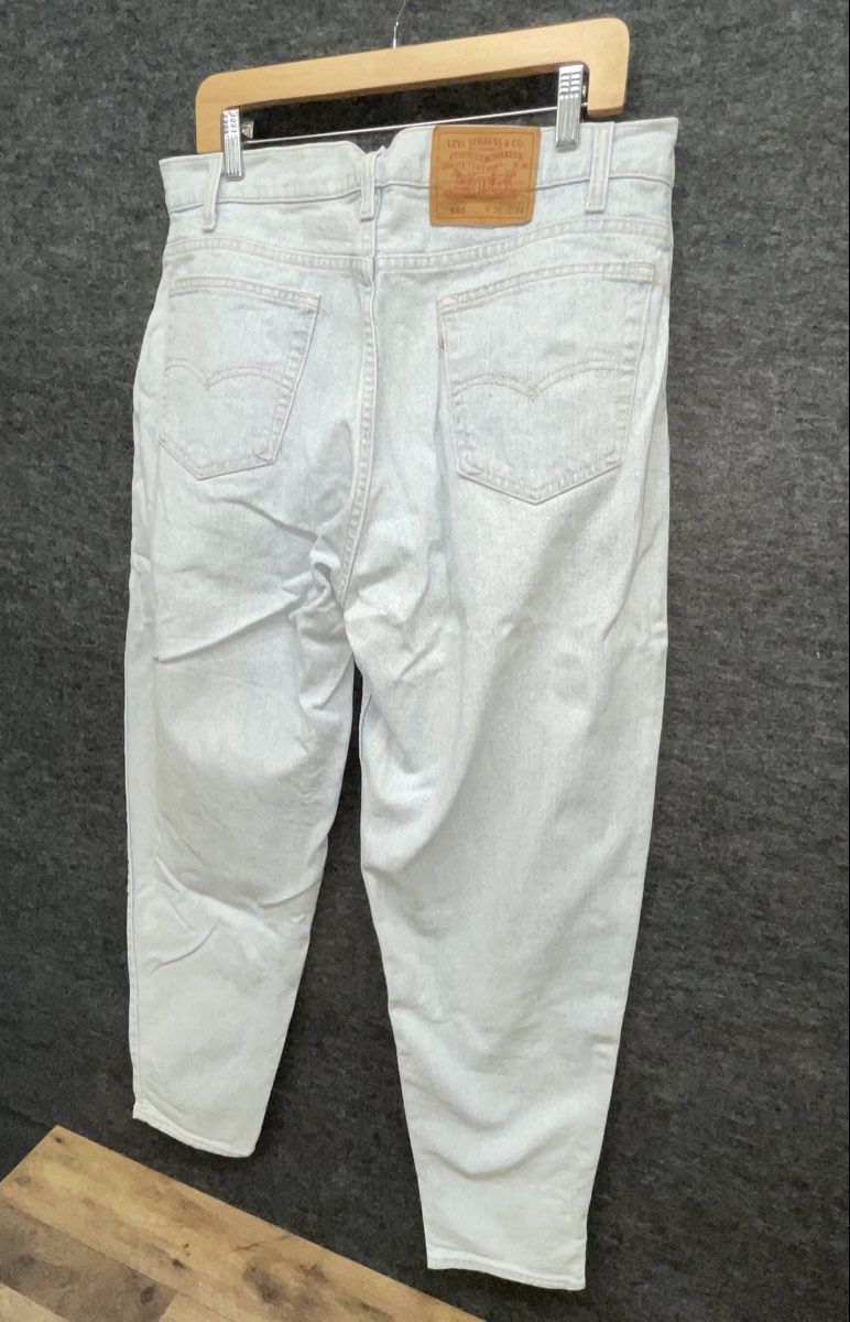 Vintage 90s Levi's Men's 560 Loose Fit Tapered Light Wash Jeans USA Made 36x34