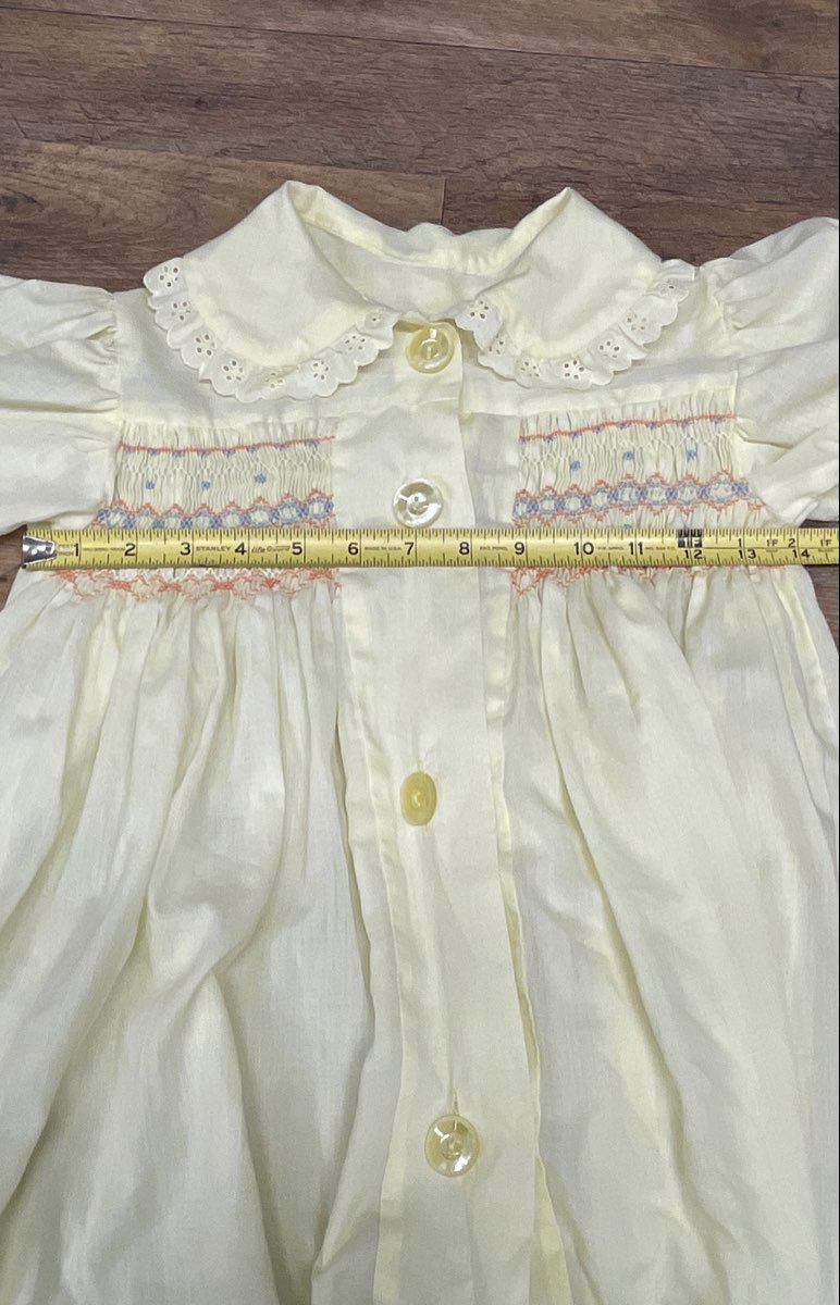 Vintage 70s Girls Yellow Smocked Eyelet Trim Button Front Puff Sleeve Dress