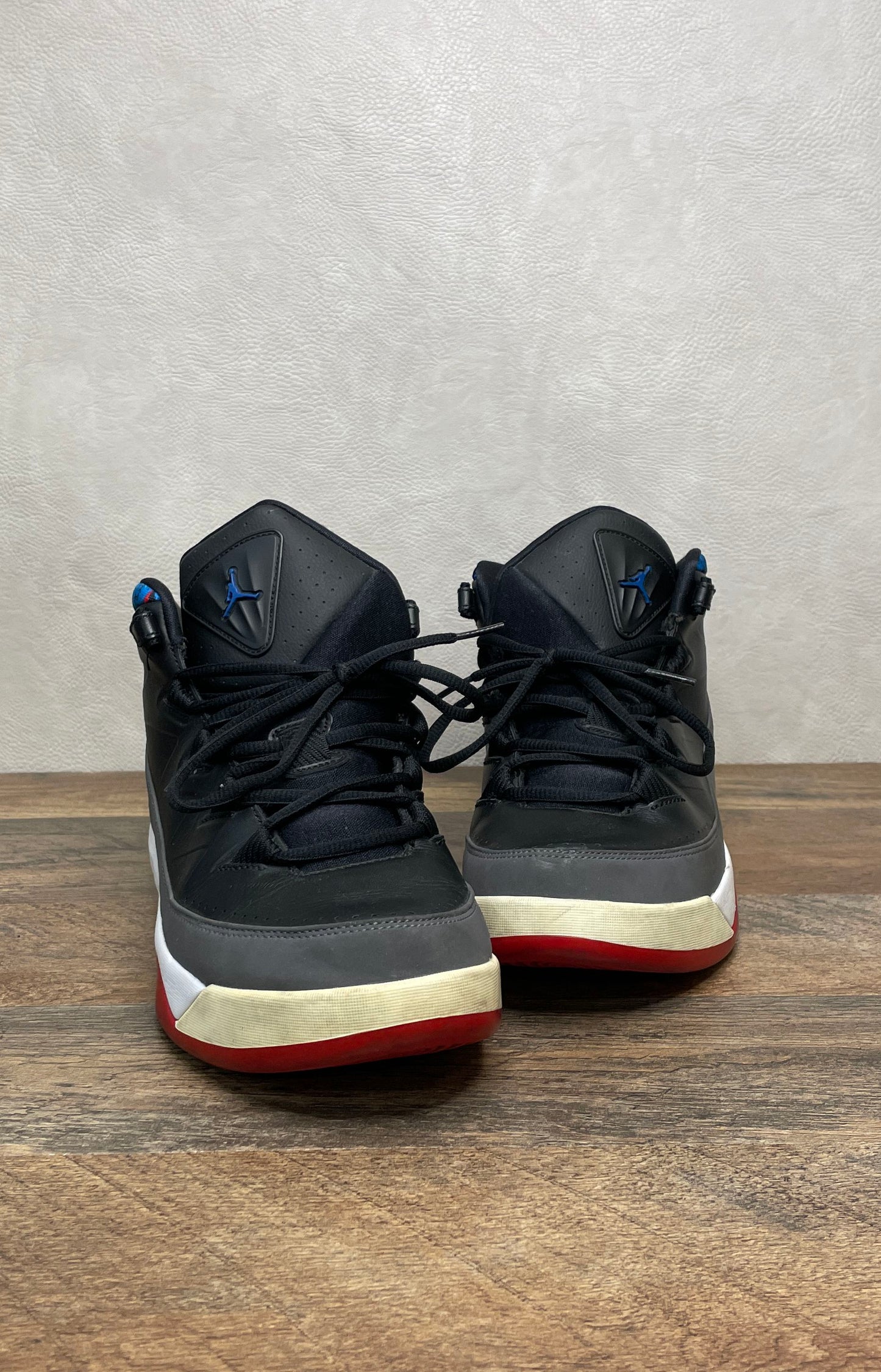 Jordan Air Deluxe Black Wolf Grey Gym Red Basketball Sneakers Size 8.5