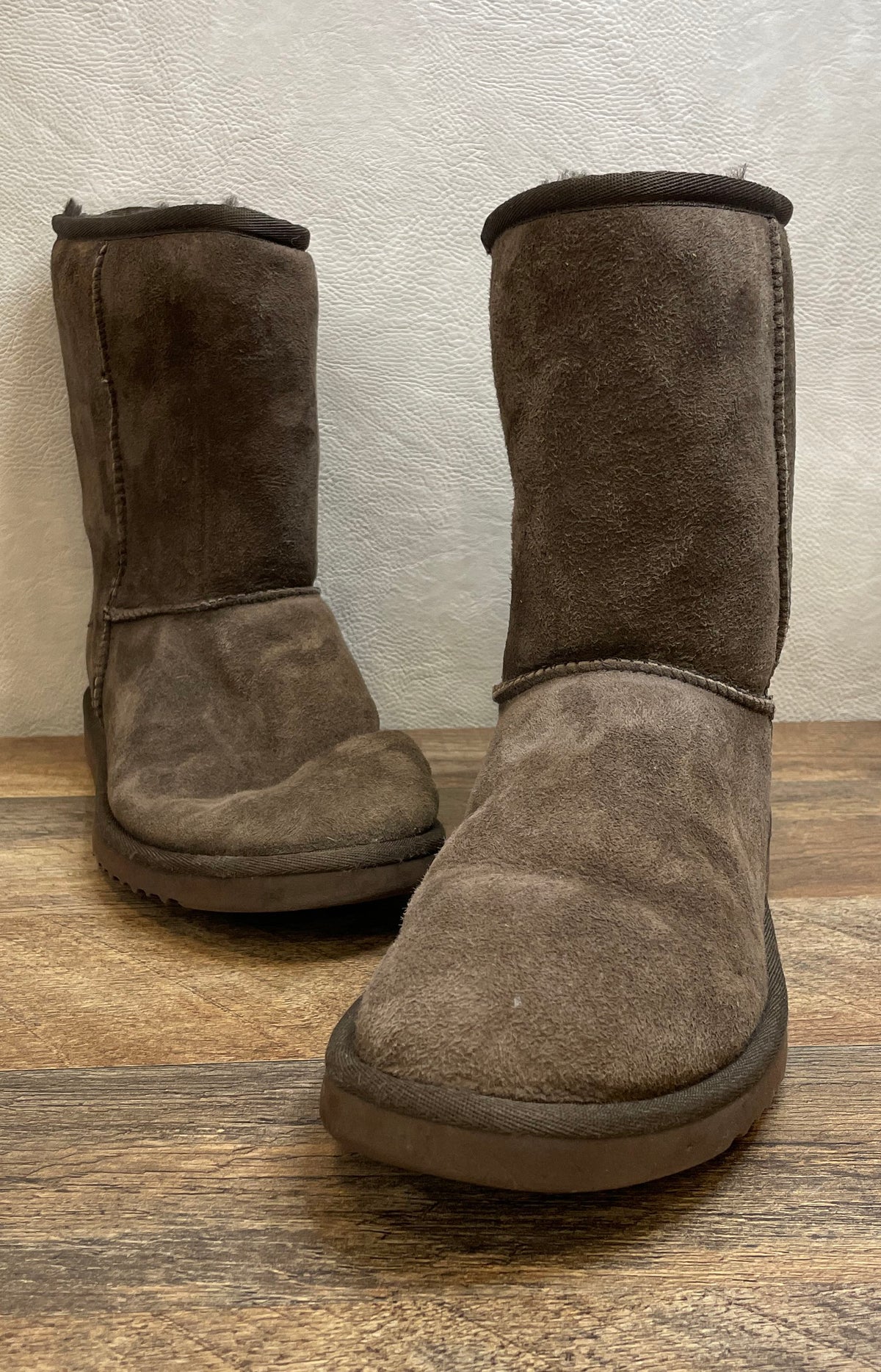 UGG Australia Classic Short 5825 Chocolate Suede Sheepskin Boots Size W9