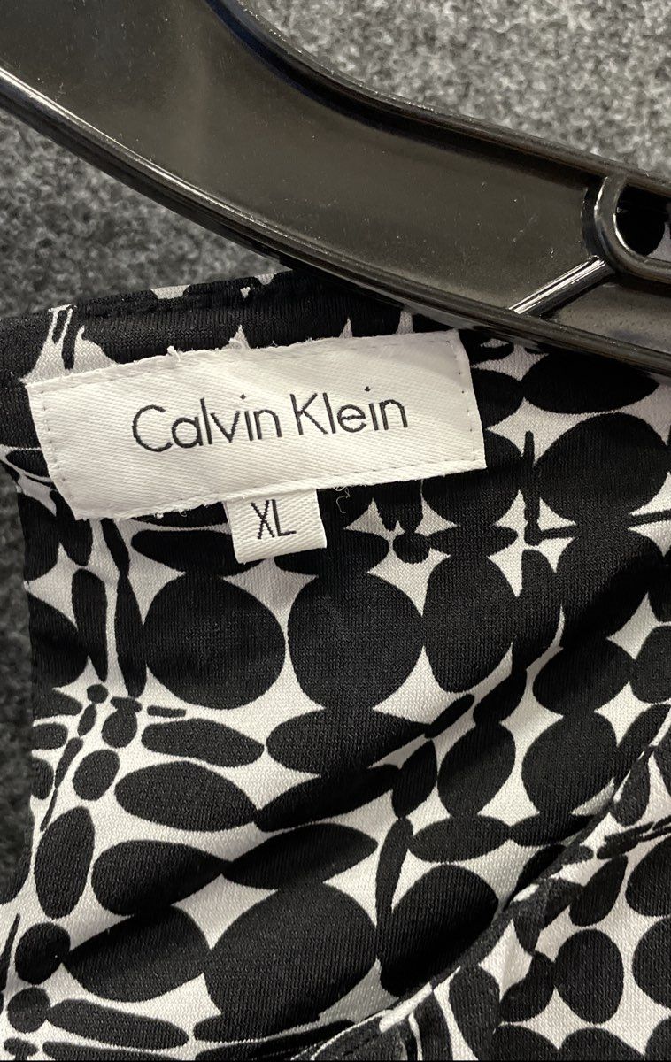 Calvin Klein Women's Sleeveless Blouse Black White Geometric Op Art Shell XL