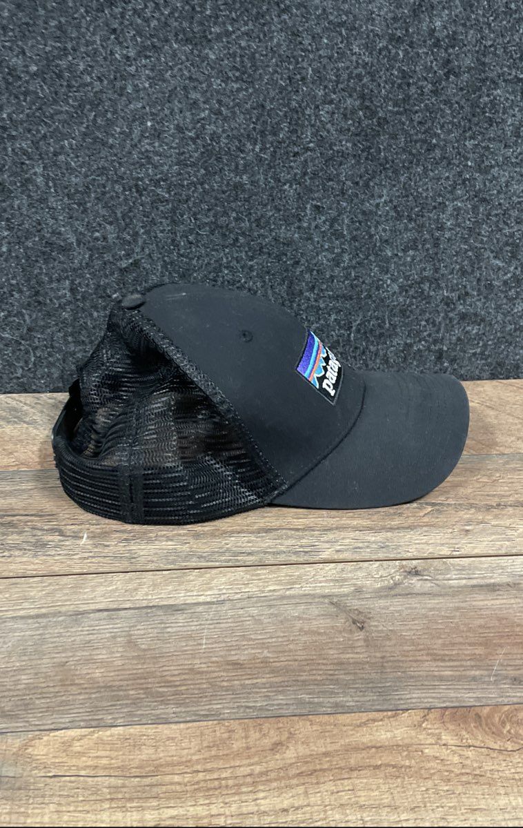 Patagonia Unisex P-6 Logo Trucker Hat Black Mesh Snapback Cap One Size