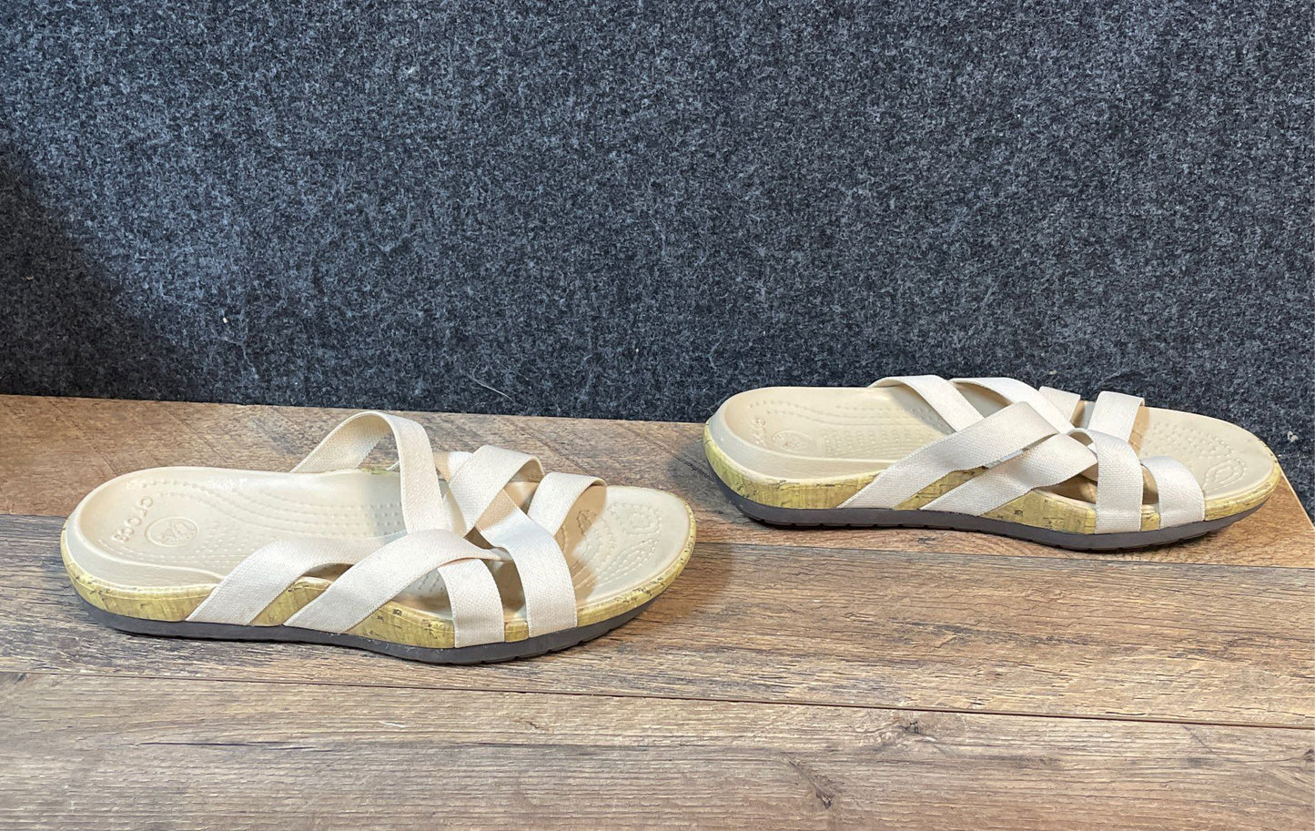 Crocs Kelli Strappy Sandal Oatmeal Tan Cork Print Women's Size 9