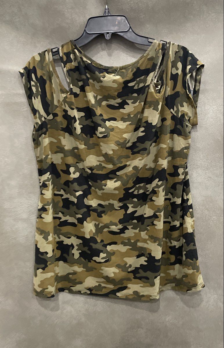 Eye Candy Women's Green Camo Cold Shoulder Scoop Neck Short Sleeve Top Size 1X