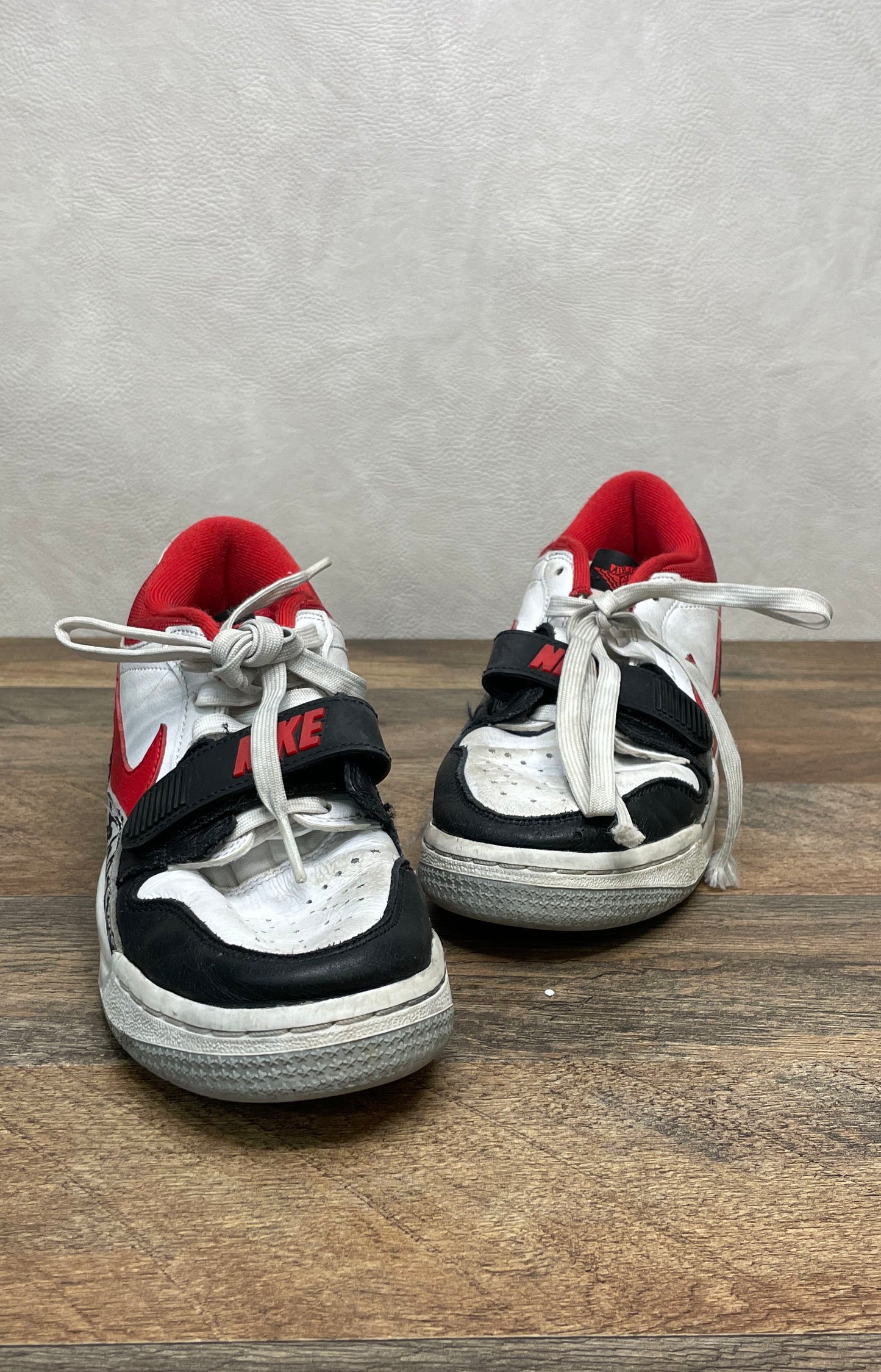 Jordan Legacy 312 Low Chicago White Black Red Youth Sneakers Size 5.5Y