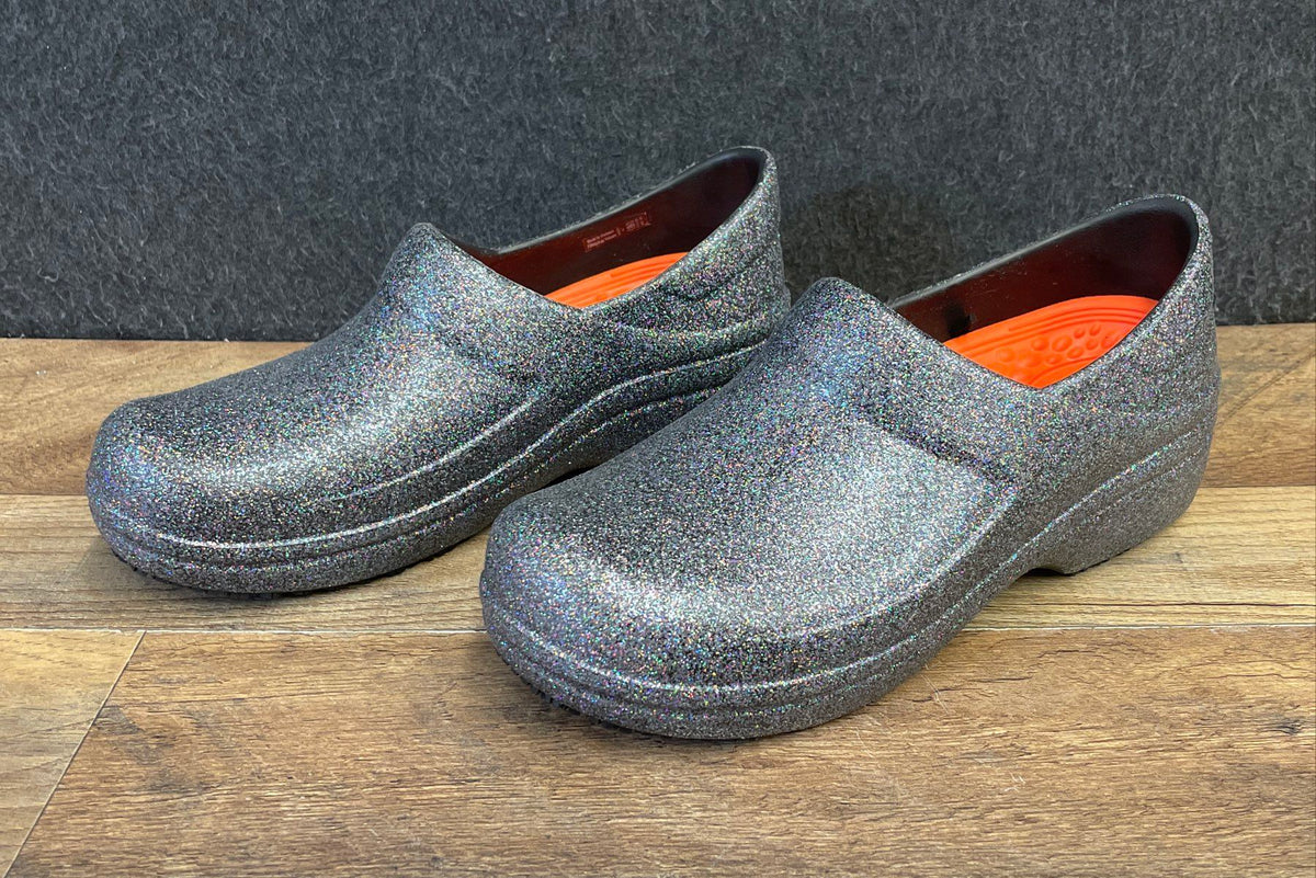 Crocs Neria Pro II Silver Glitter Slip Resistant Work Clogs Women's Size 7
