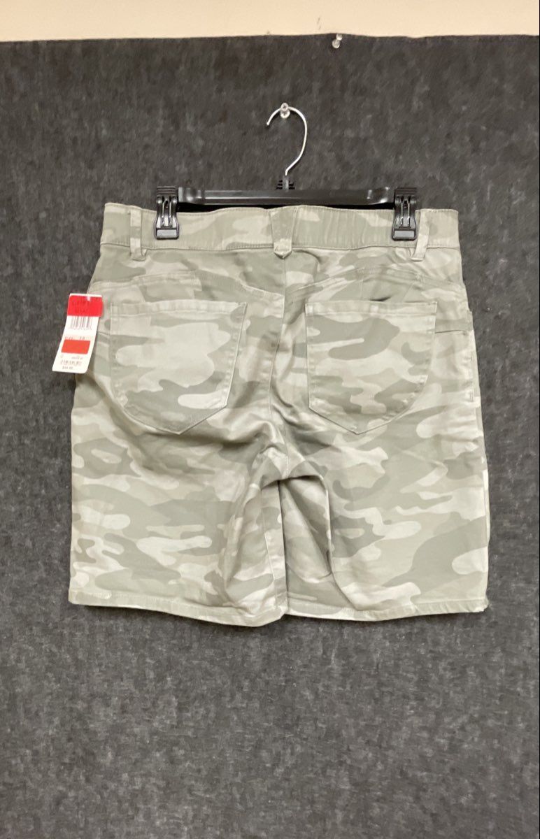 Democracy Women's "Ab"solution Camo Shorts Green Size 10 NWT