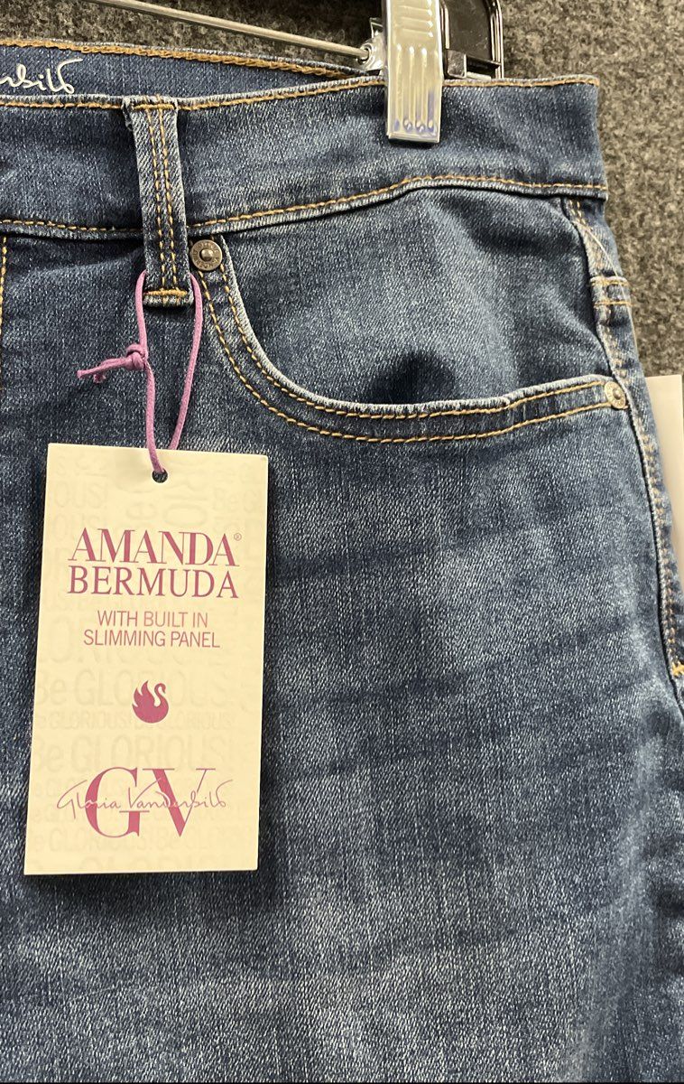 Gloria Vanderbilt Women's Amanda Bermuda Shorts Blue Slimming Denim NWT Sz 12P