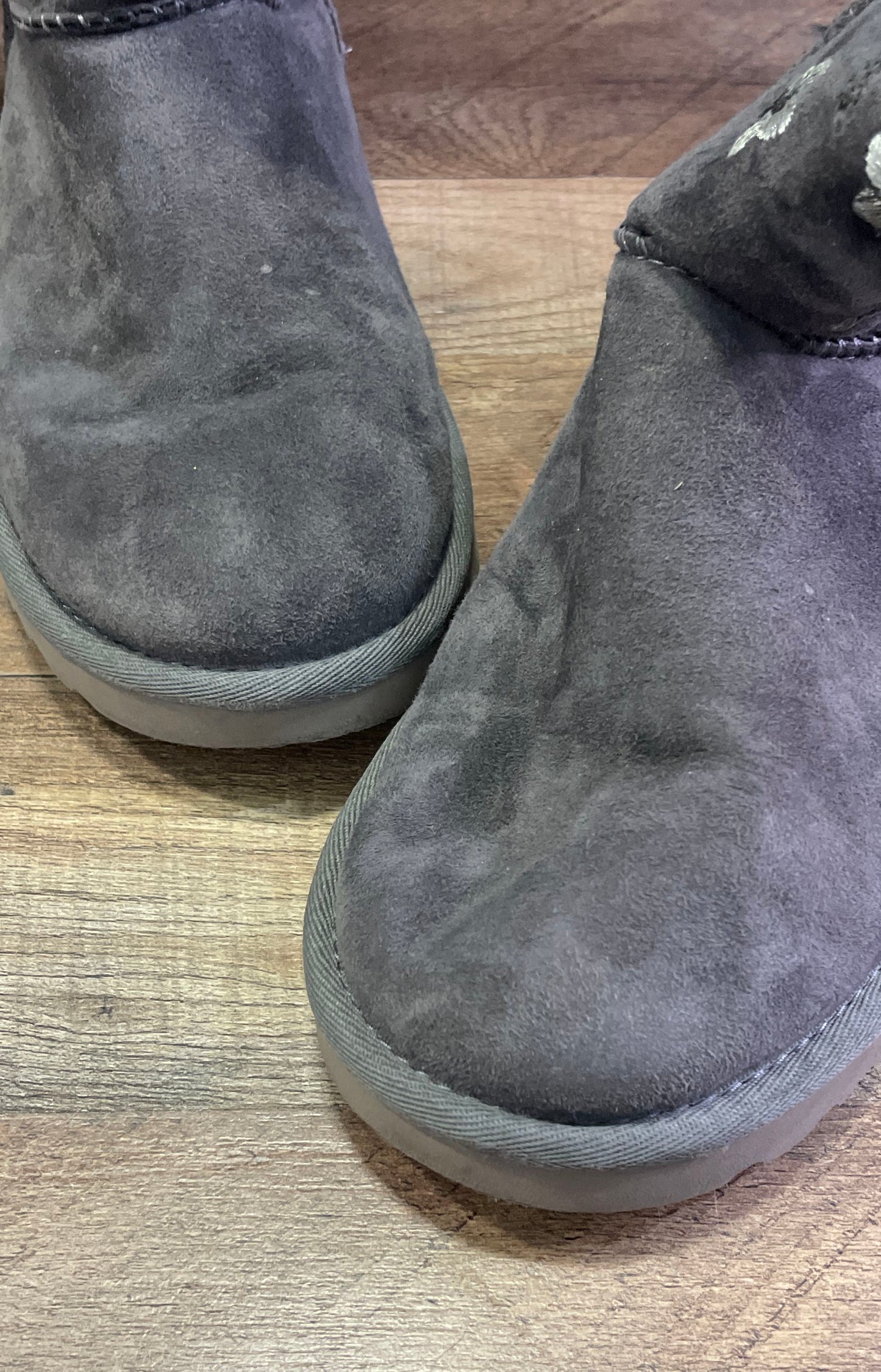 UGG Classic Short Blossom Nightfall Grey Shearling Boots Women's Size 7