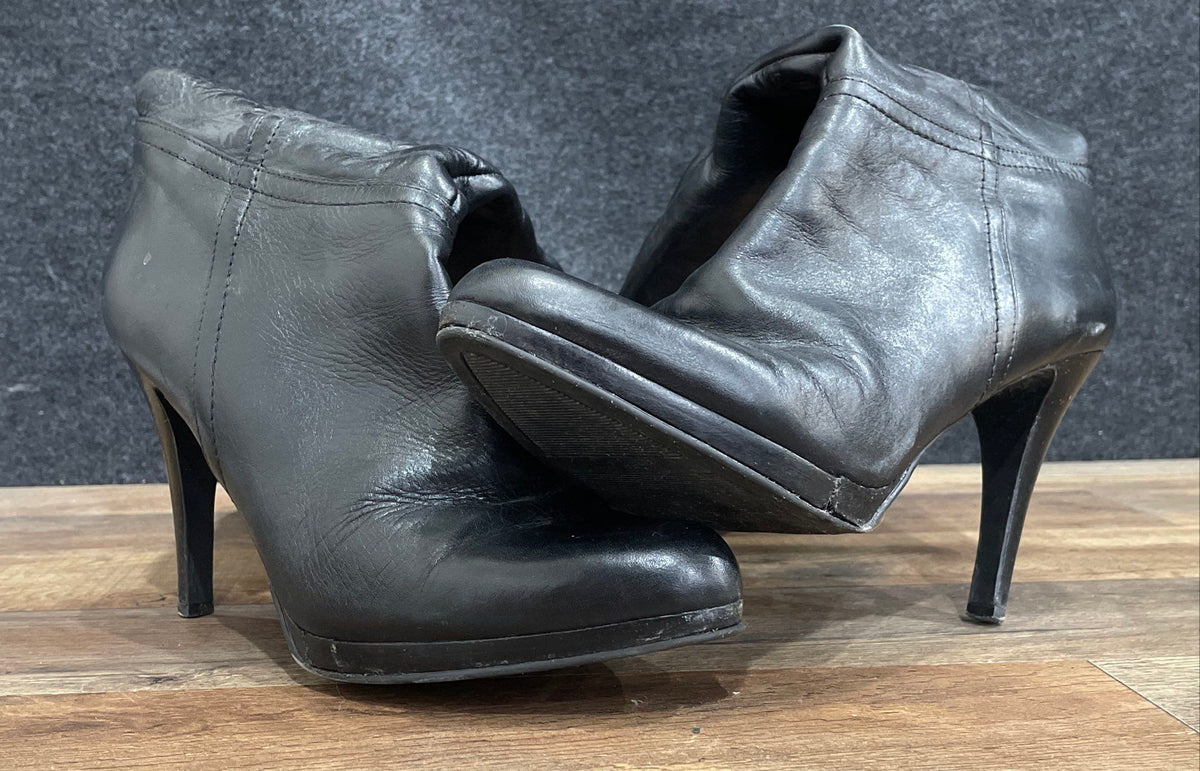 Black Leather Knee High Stiletto Boots Pointed Toe Buckle Zip Size 8