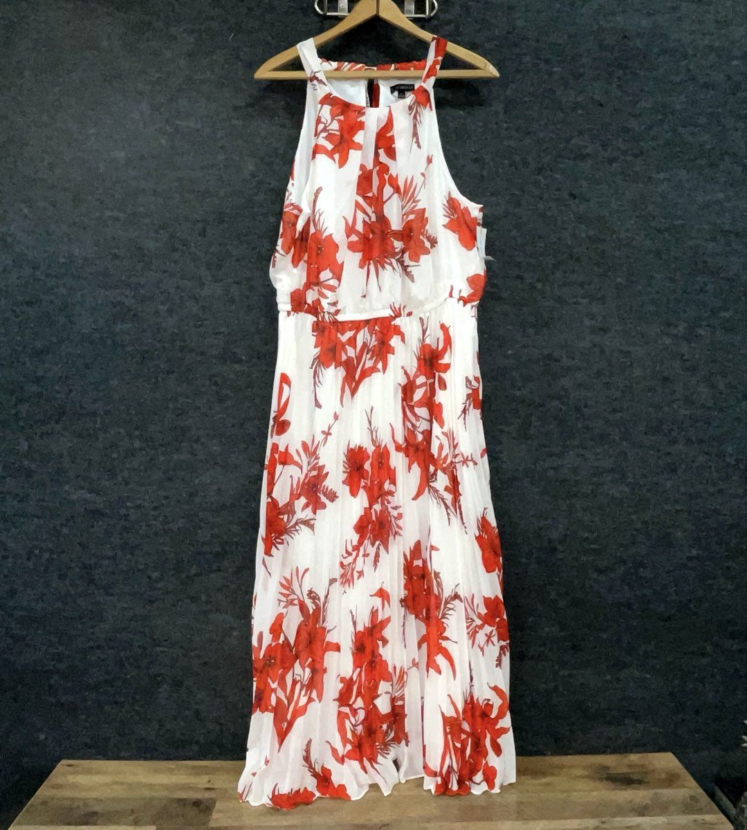 Lane Bryant Women's Red White Floral Pleated Sleeveless Halter Maxi Dress NWT 18