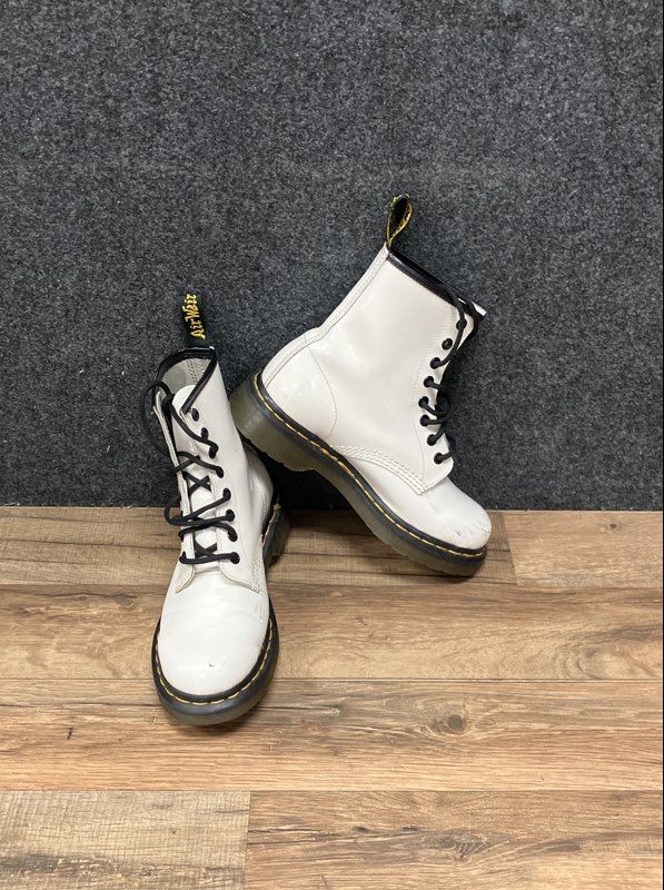Dr. Martens 1460 W White Leather 8-Eye Lace Up Boots Women's Size 6