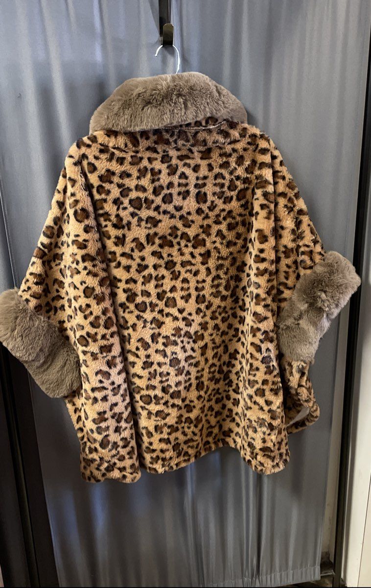 Women's Leopard Print Faux Fur Trim Cape Coat Oversized Poncho One Size NWOT