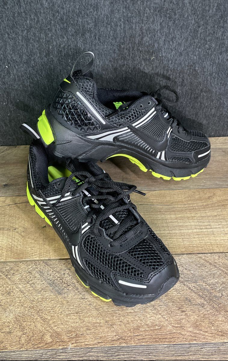 Nike Air Zoom Vomero 5 Black Volt Grade School GS Running Shoes Size 3.5Y