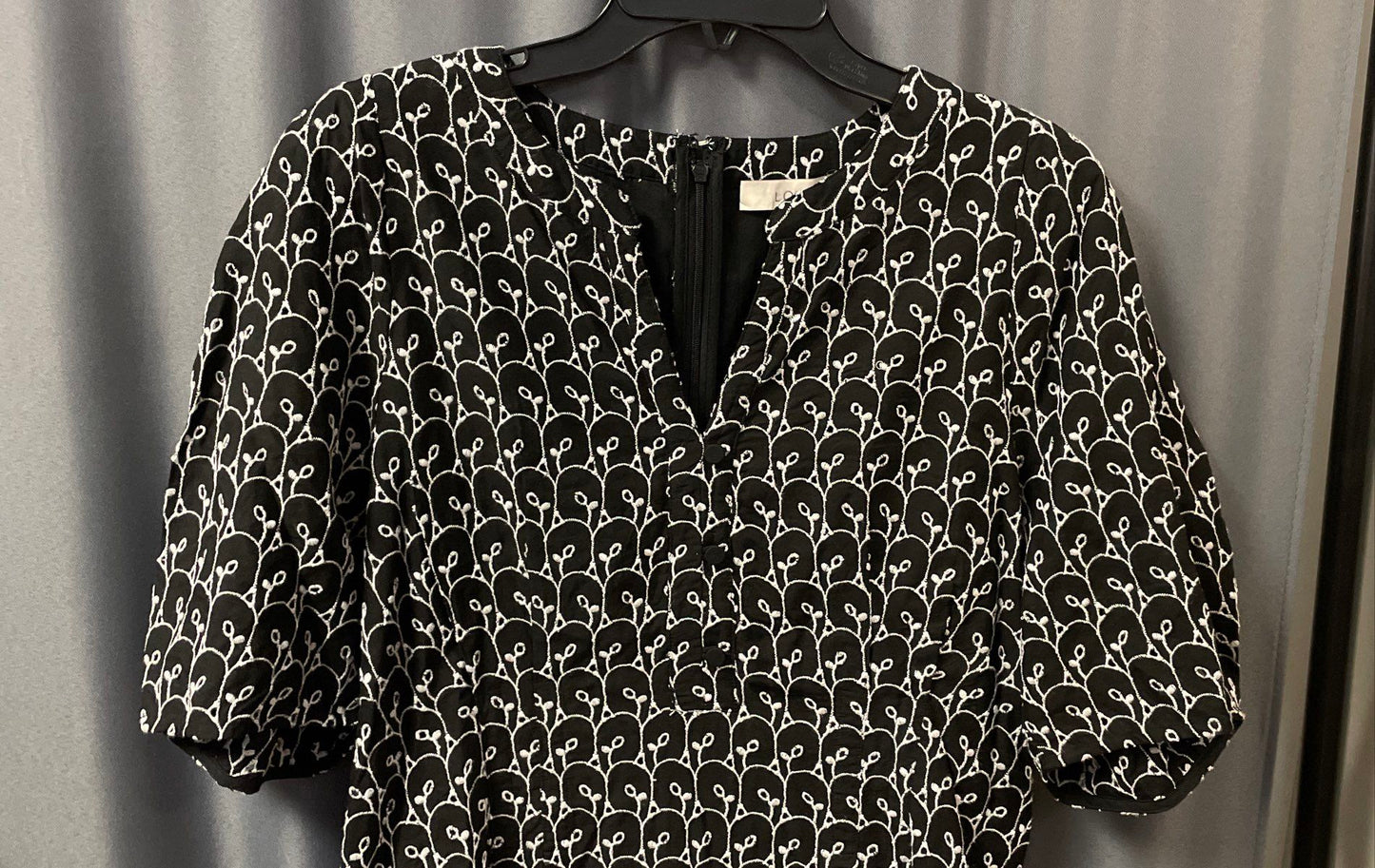Loft Women's Black White Embroidered Short Puff Sleeve V-Neck Dress Sz 12 NWT
