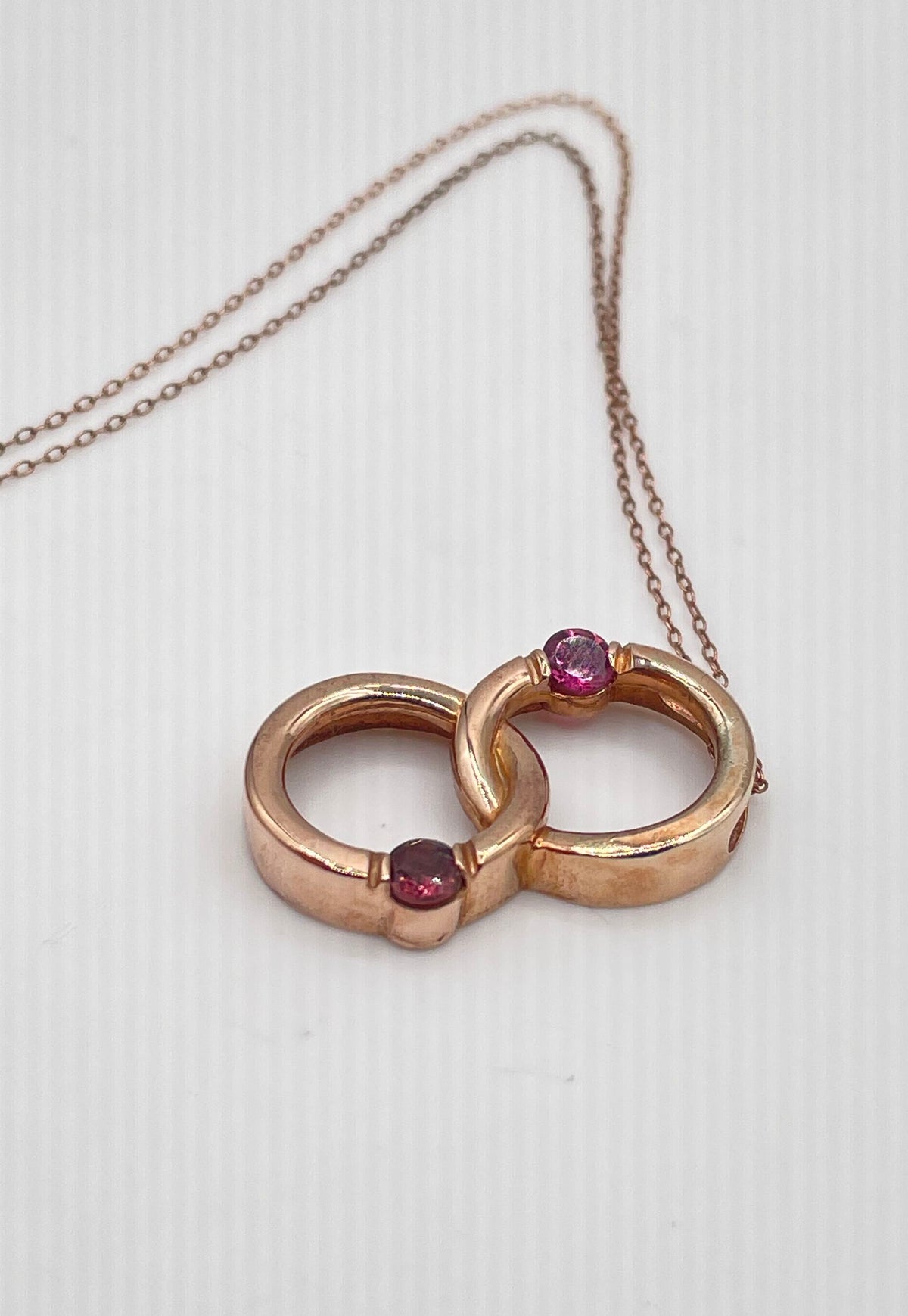 925 Sterling Rose Gold Tone Pink Stone Interlocking Circles Pendant Necklace 4g