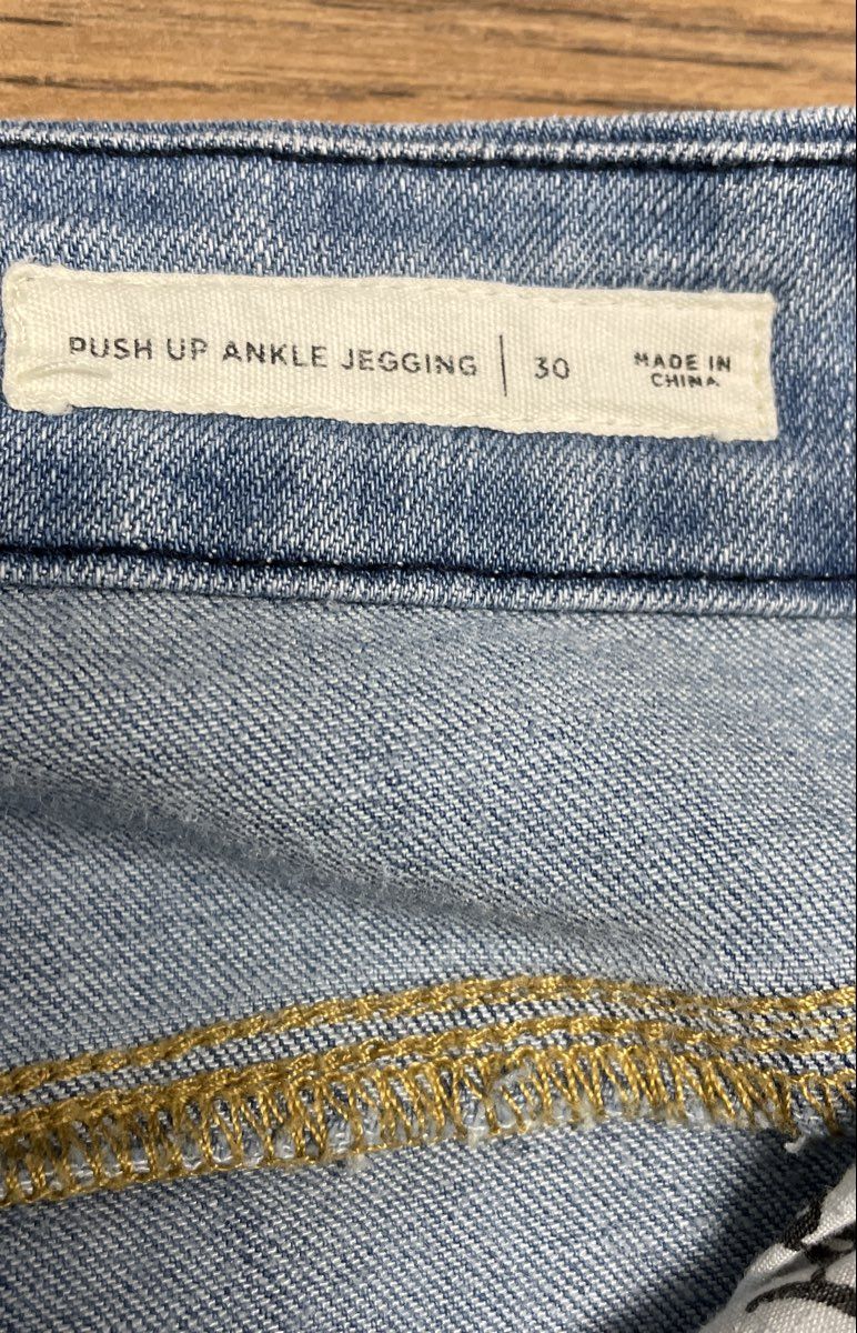 PacSun Women's Push Up Ankle Jegging Light Wash Distressed Raw Hem Jeans Size 30