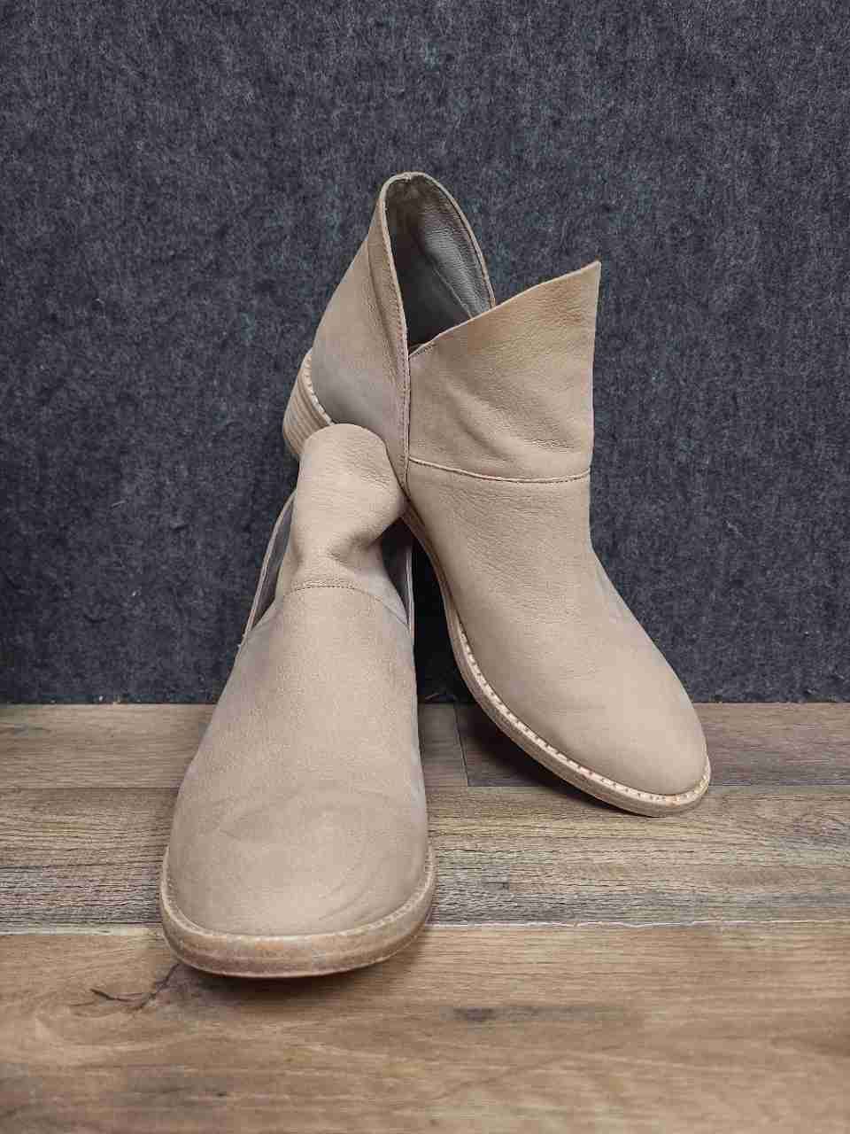Eileen Fisher Leaf Barley Tumbled Nubuck Ankle Booties Women's Size 7.5