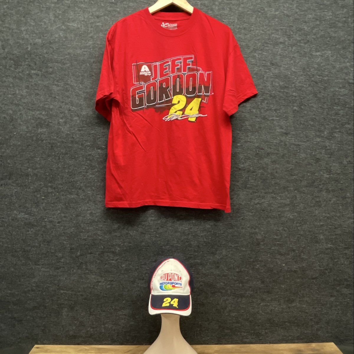 Jeff Gordon NASCAR Bundle Chase Authentics Red T-Shirt Sz L Winners Circle Hat
