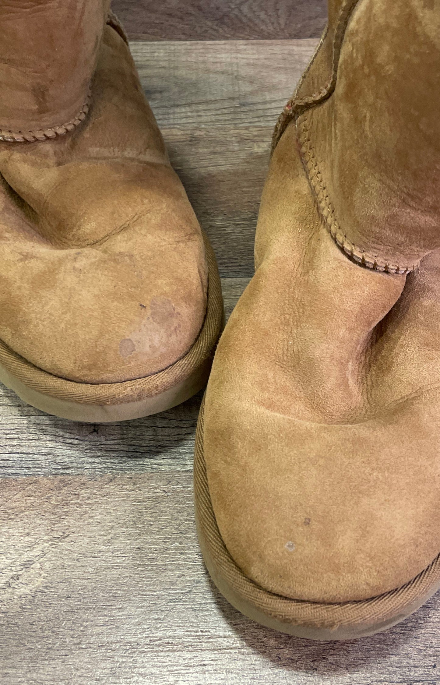 UGG Bailey Bow II Chestnut Sheepskin Suede Boots Women's Size 6