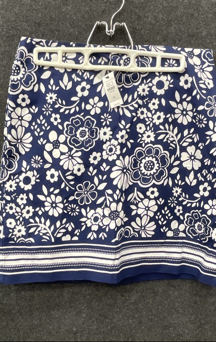 Talbots Women's Petite Floral Skirt Navy Blue White NWT Size 4P