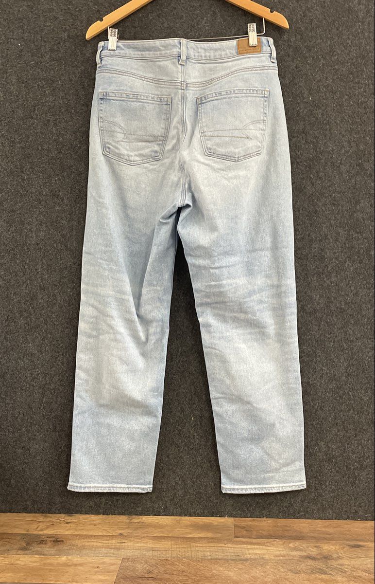 American Eagle Women's Light Wash Distressed Mom Straight Jeans Size 10 Reg