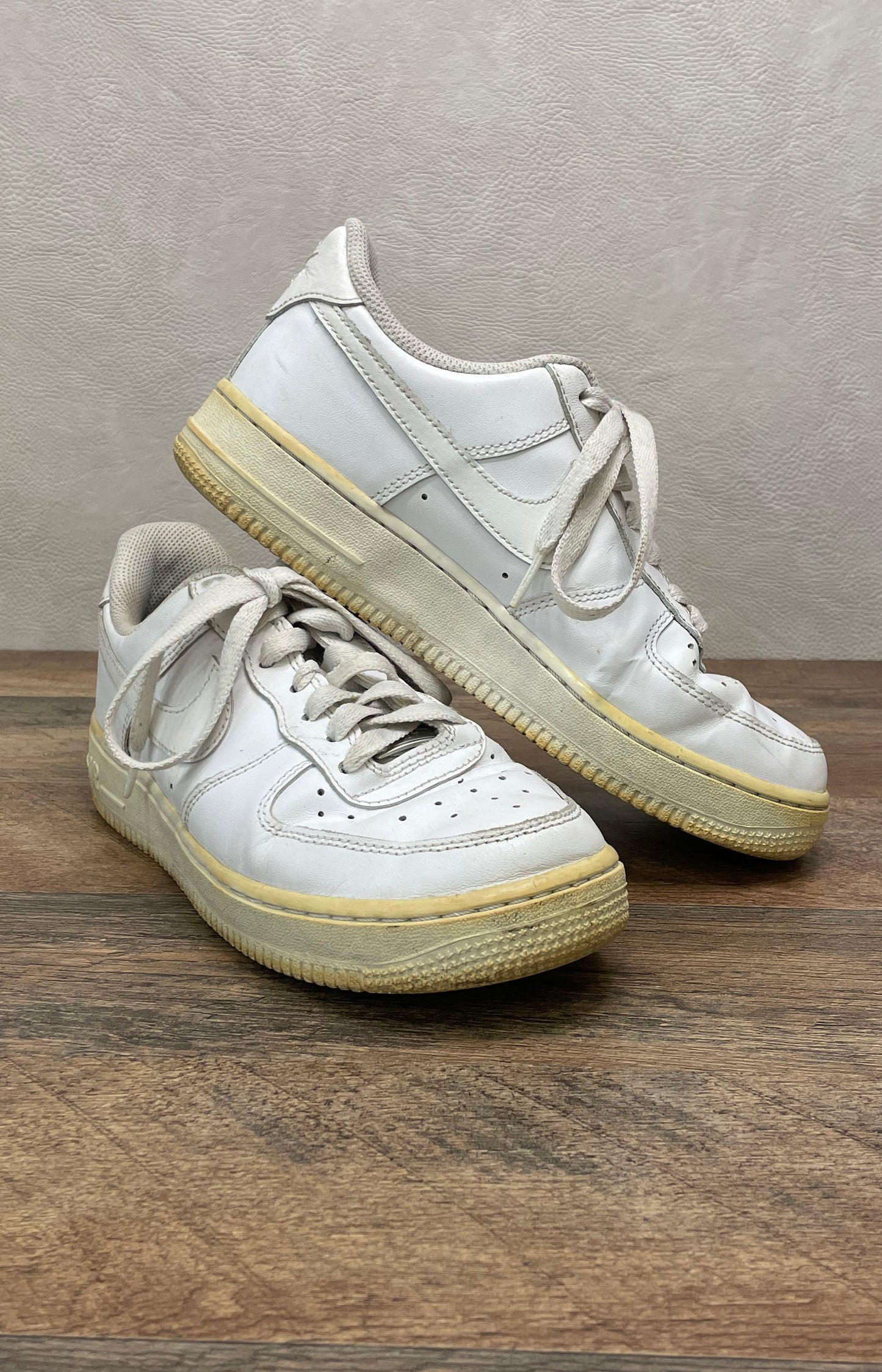 Nike Air Force 1 Low GS Triple White Leather Sneakers Size 7Y 315115-112
