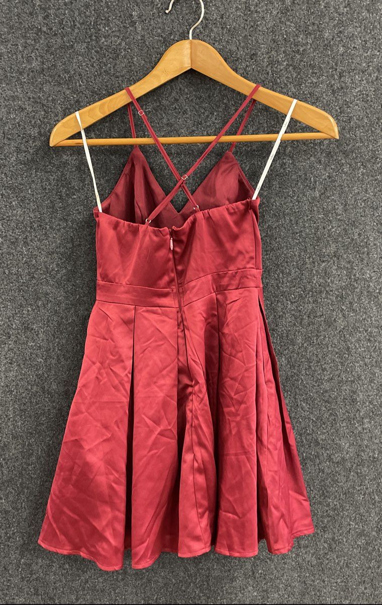 Lulus Women's Burgundy Fit & Flare Skater Dress V-Neck Pleated Cross Back Sz XS