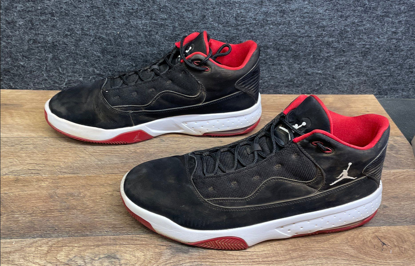 Nike Air Jordan Max Aura 2 Black Gym Red White Basketball Sneakers Size 13