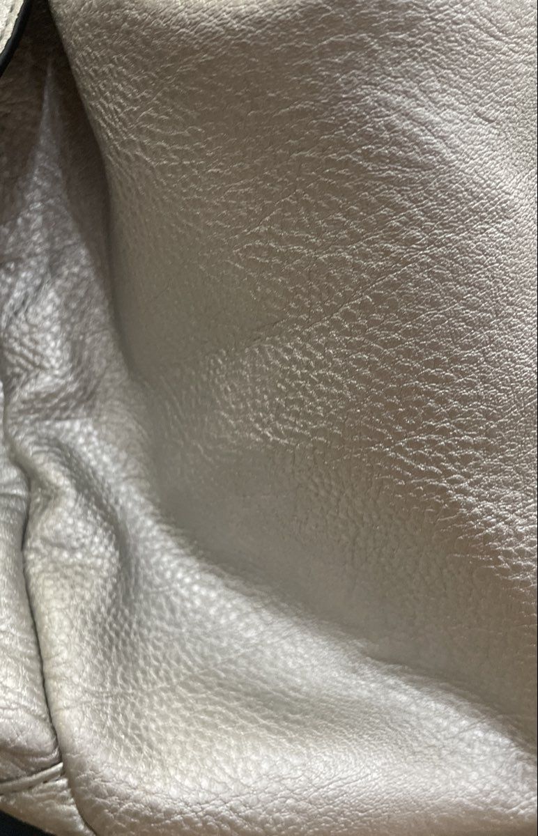 Kathy Ireland Silver Pebbled Faux Leather Hobo Shoulder Bag Gold Tone Hardware