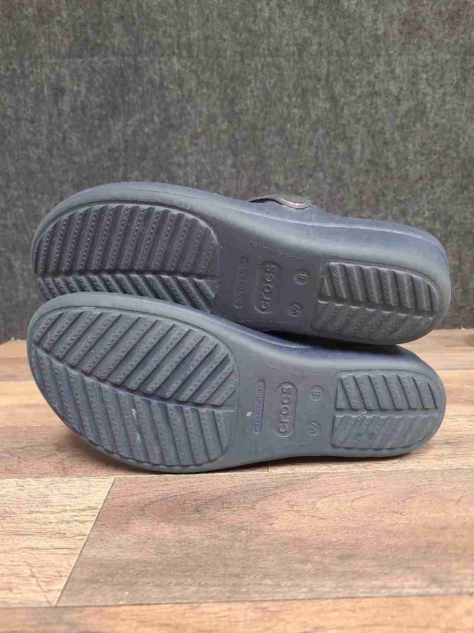Crocs Sanrah Circle Wedge Navy Blue Grey Flip Flop Sandals Women's Size 8