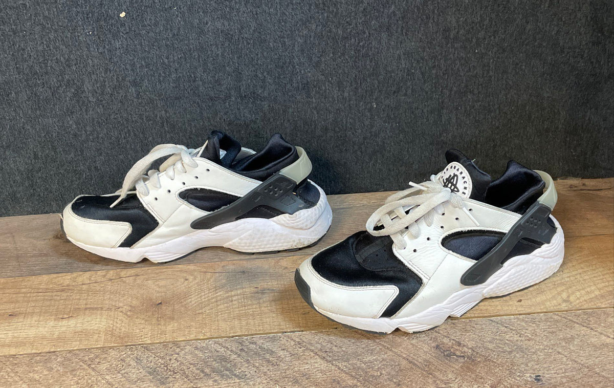 Nike Air Huarache White Black Women's Sneakers Size 8