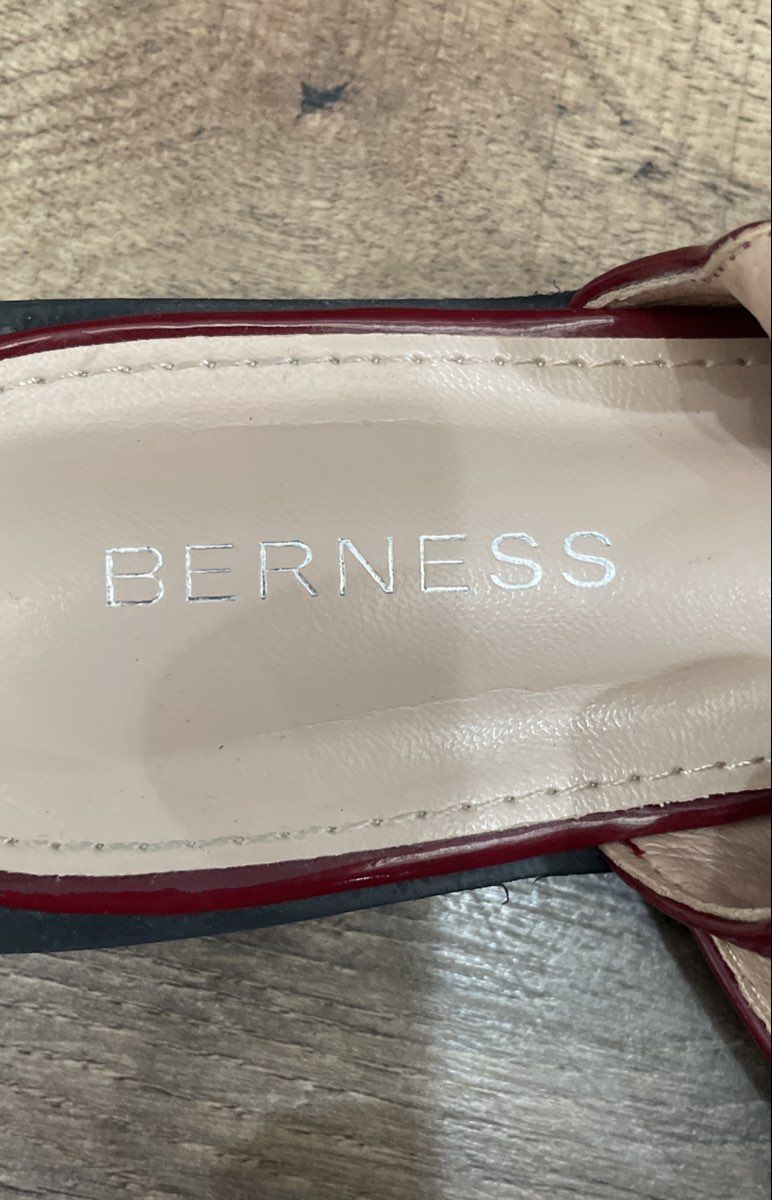 Berness Addison Red Pointed Toe Grommet Buckle Slingback Sandals Size 5.5