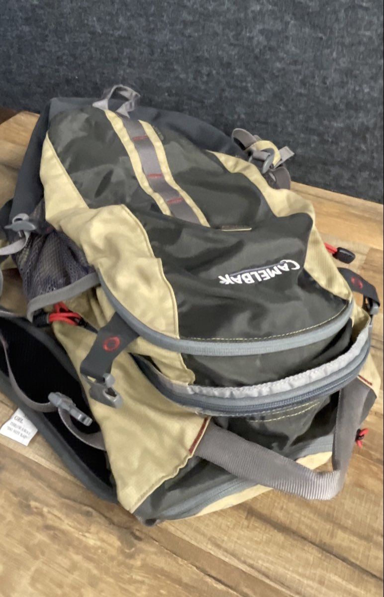 CamelBak Trail Blazer Hiking Backpack Tan Olive Green Hydration Daypack