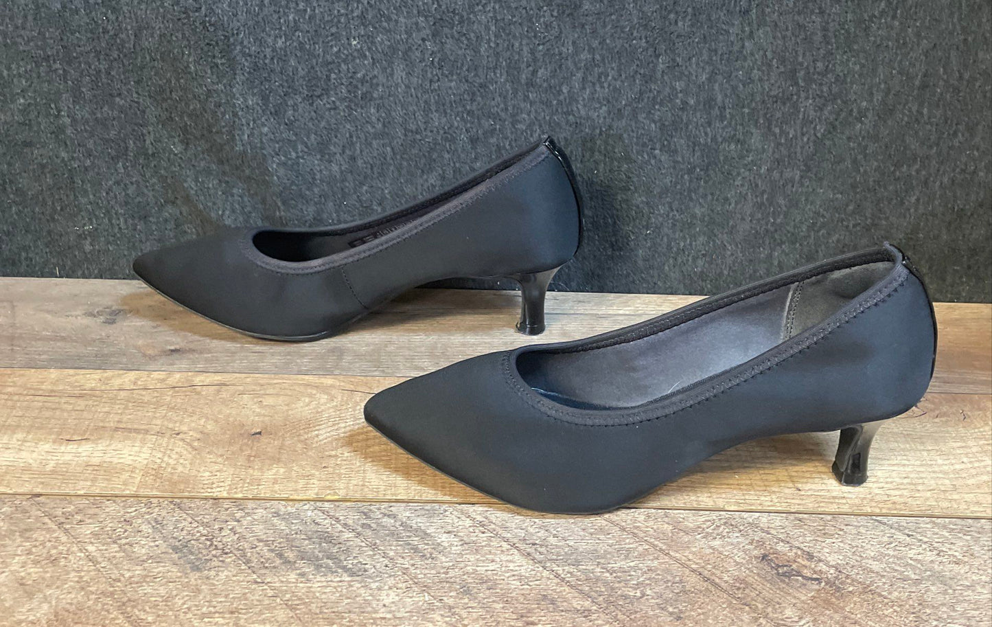 Rockport Total Motion Black Textile Pointed Toe Kitten Heel Pumps Size 7.5