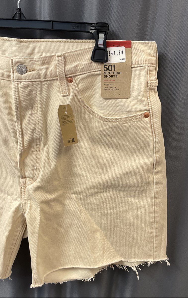 Levi's Women's NWT 501 Mid-Thigh Shorts Tan High Rise Raw Hem Sz 33