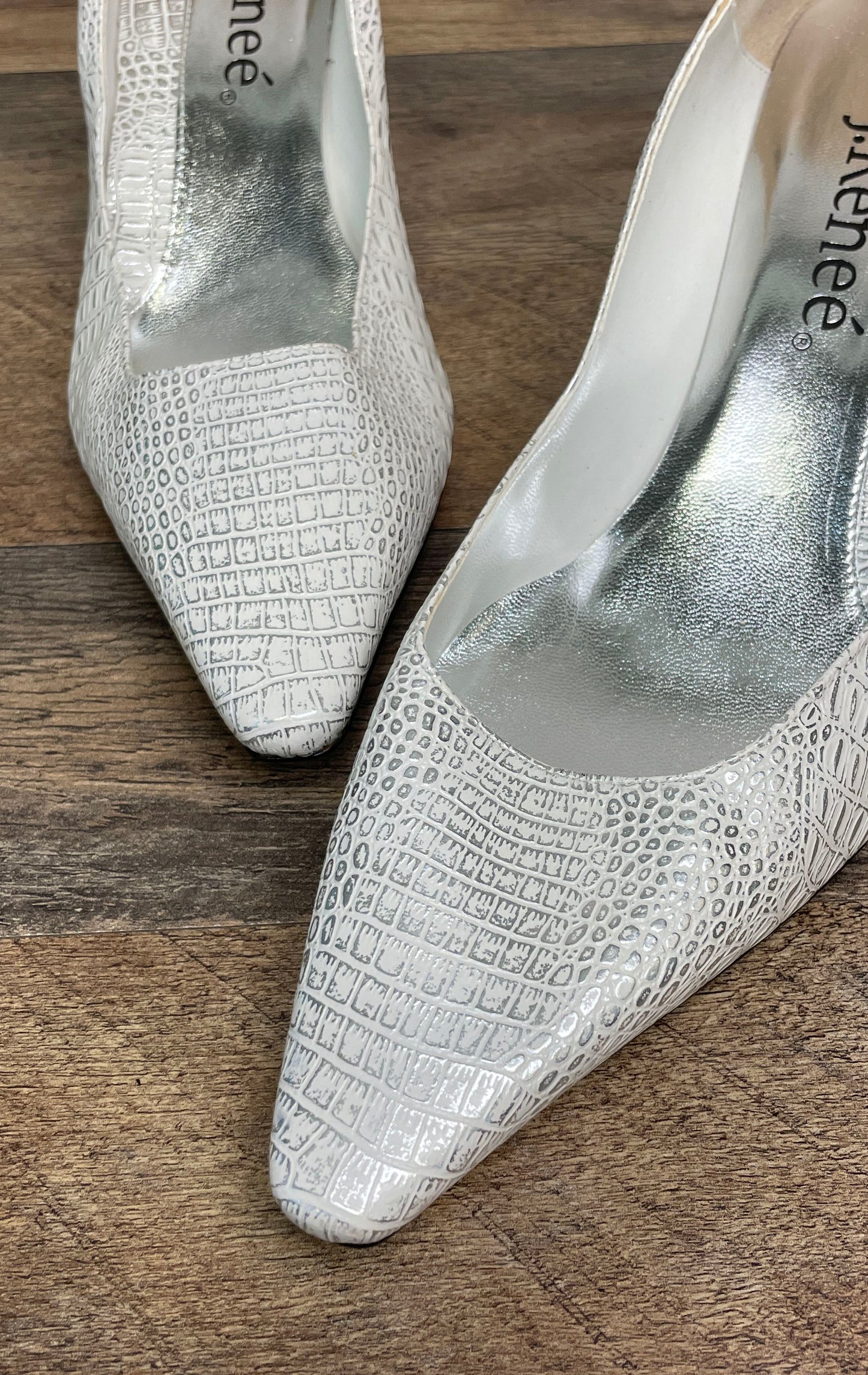 J. Renee Clair White Silver Reptile Embossed Pointed Toe Pumps Size 11M